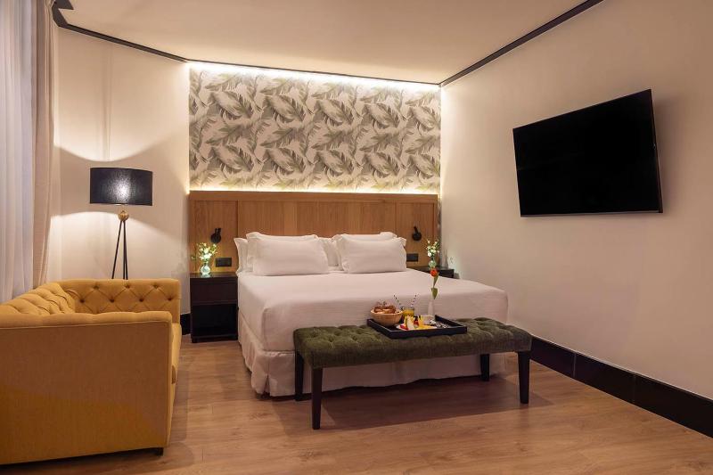 Standard Double or Twin Room image 3