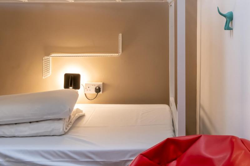 Bed in 4-Bed Mixed Dormitory Room image 3