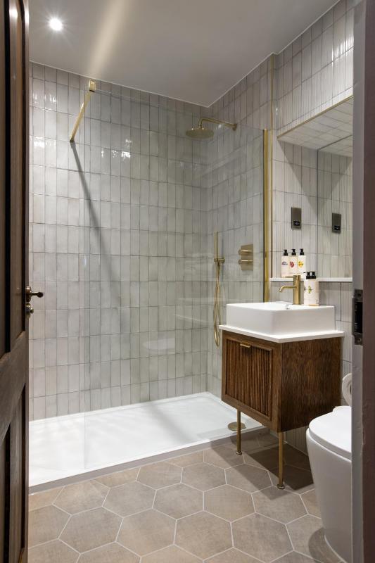 Superior Twin Room image 3