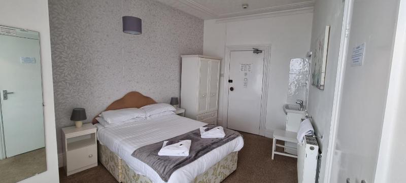 Double Room with Sea View image 4