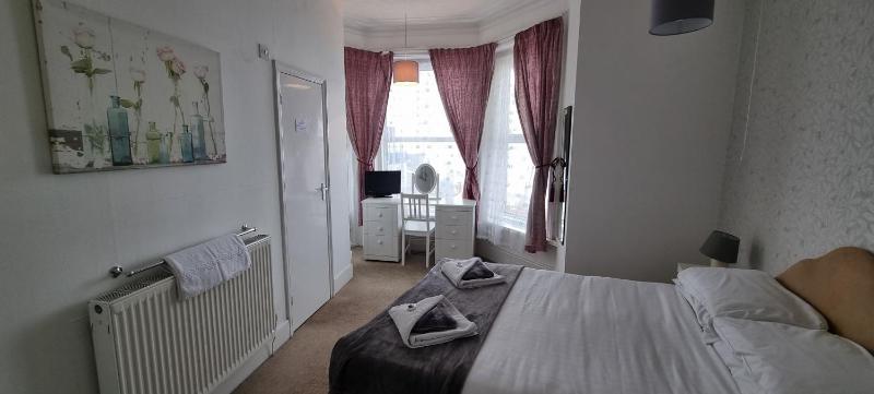 Double Room with Sea View image 3
