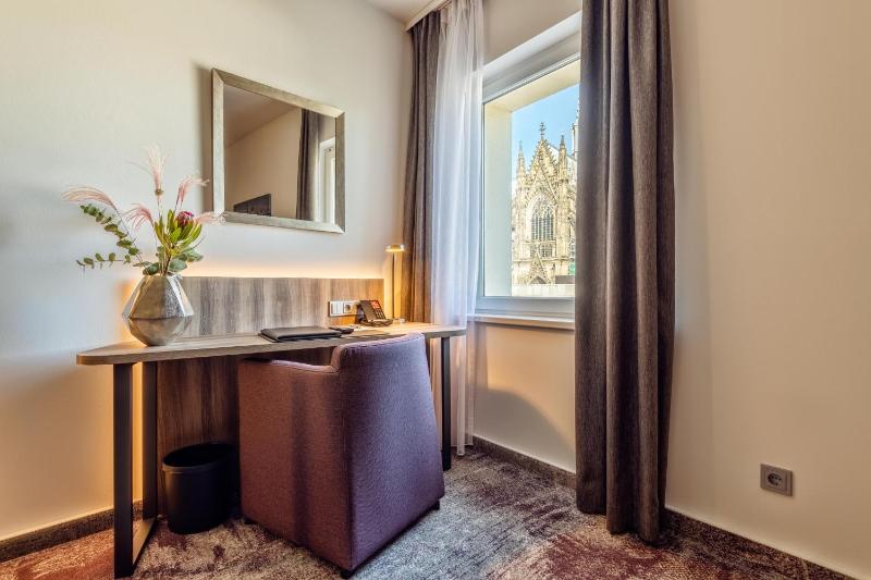 Superior Double Room with Cathedral view image 2