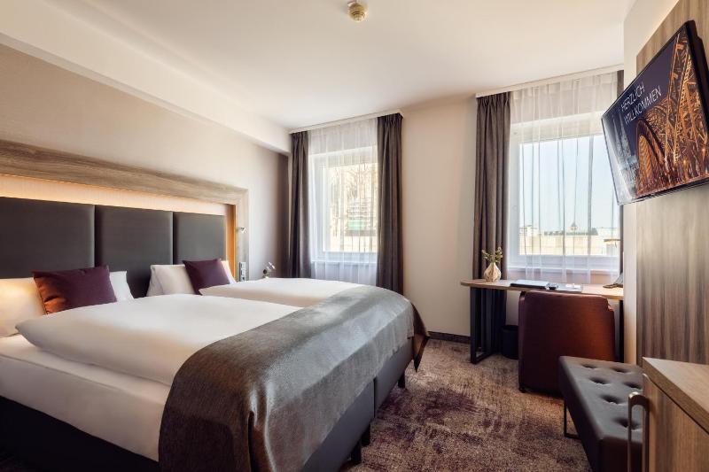 Superior Double Room with Cathedral view image 3