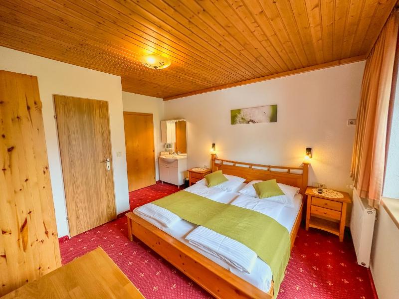 Budget Double Room image 3