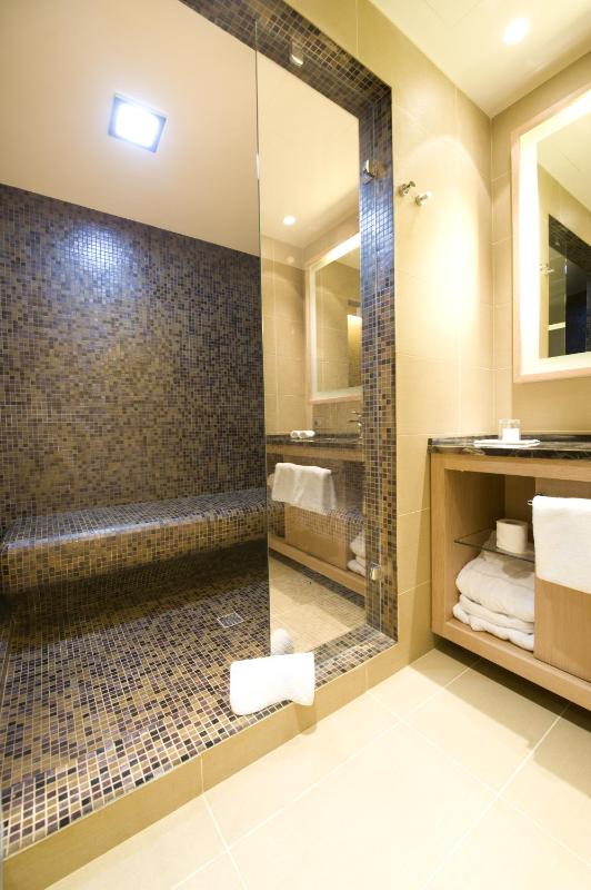 Double Room with Turkish Bath image 4