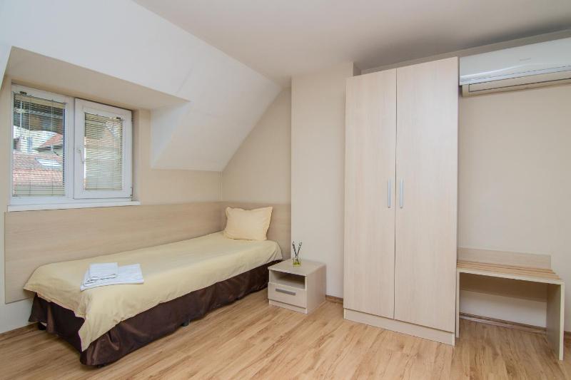 Single Room image 3