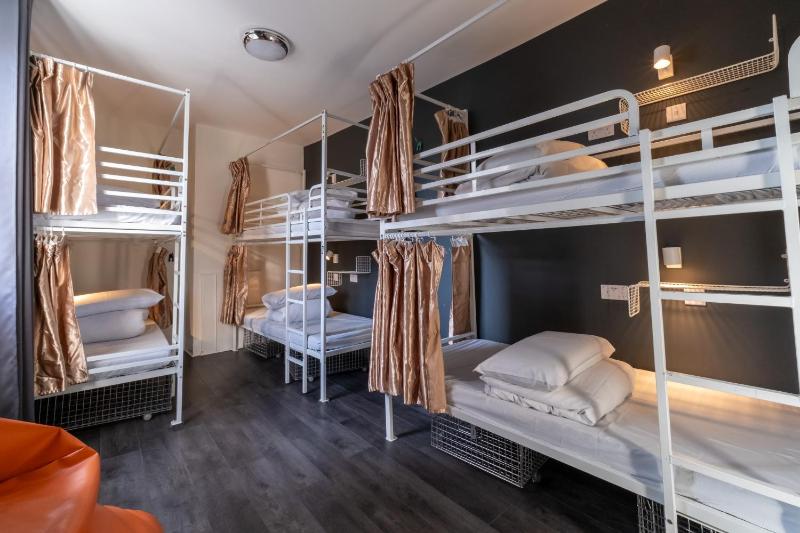 Bed in 6-Bed Mixed Dormitory Room image 4