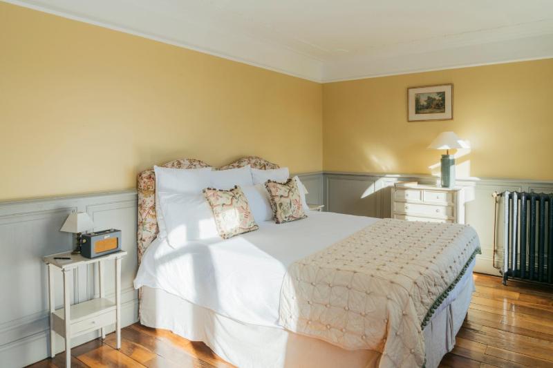 Double Room with Balcony image 1