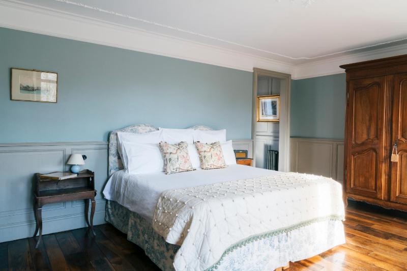 Double Room with Balcony image 1