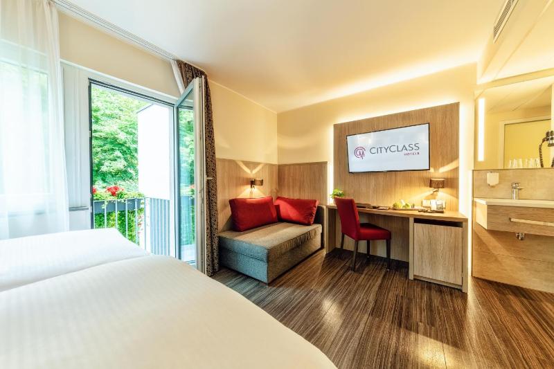 Superior Double Room image 4