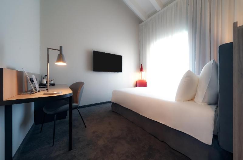 Standard Room with 1 Single Bed image 4