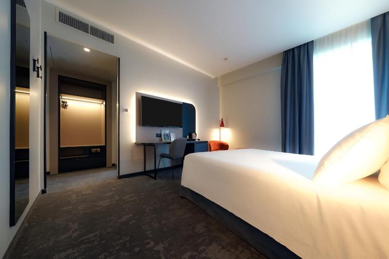Standard Double Room image 2
