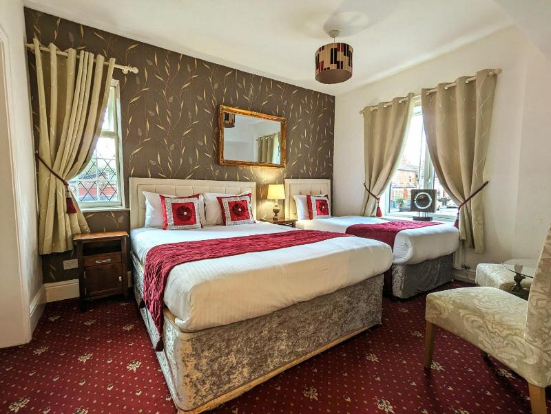 Twin Room image 3