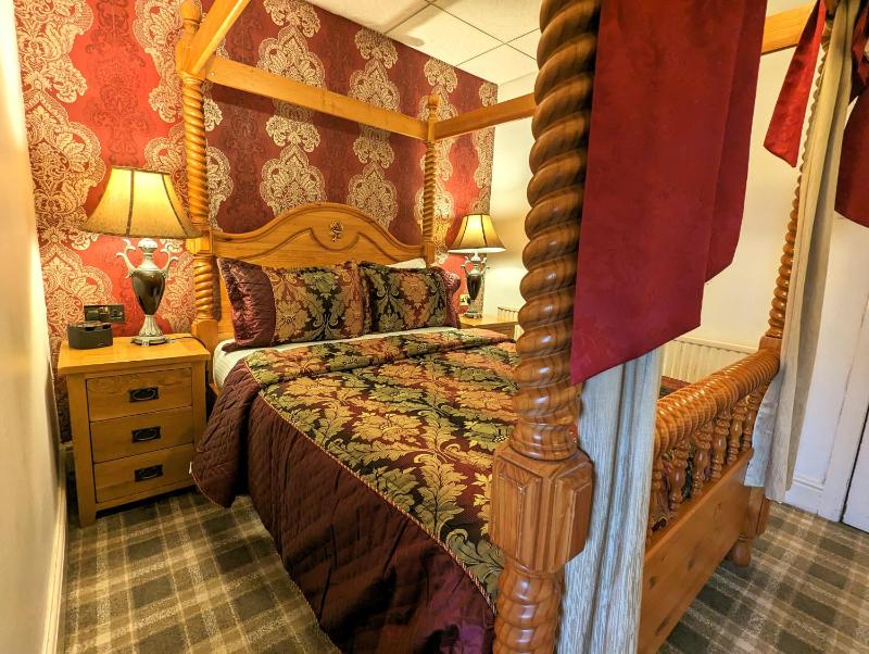 Four Poster Room image 4