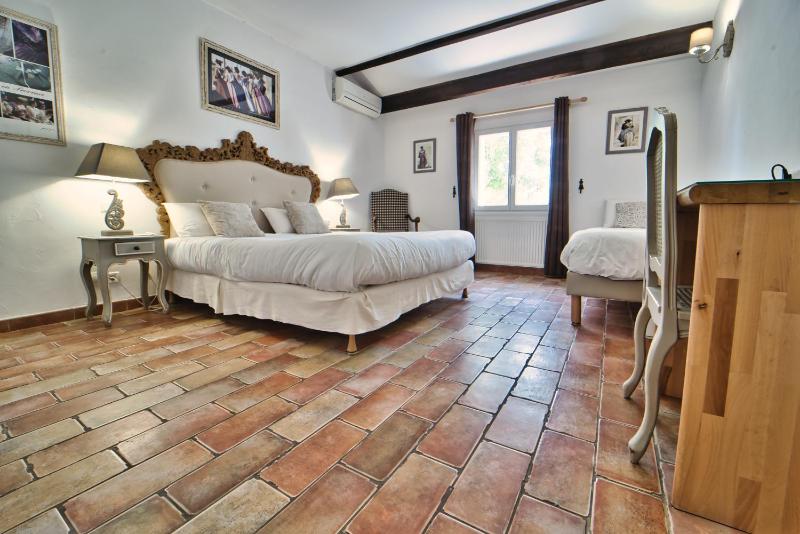 Classic Triple Room image 1