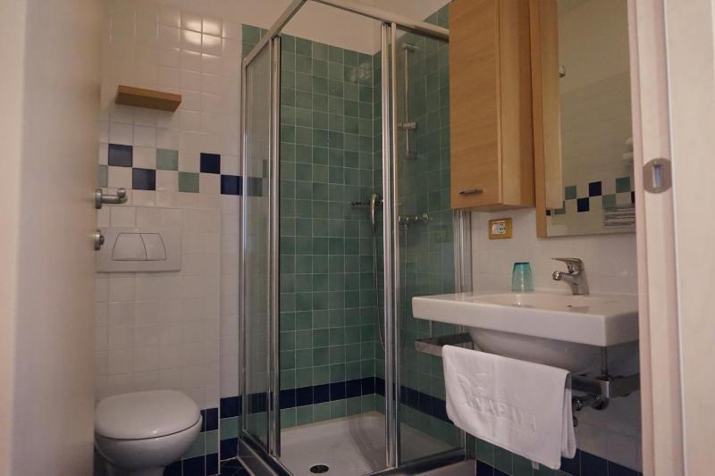 Double Room with Balcony image 2