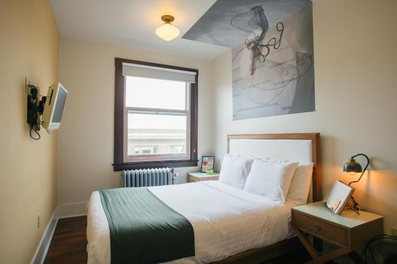 Double Room with Shared Bathroom image 1