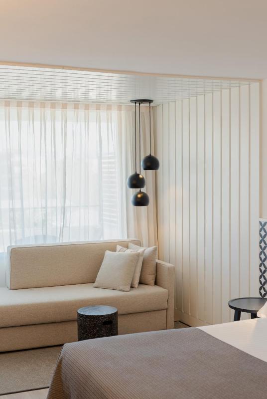 Triple Room with Balcony image 3