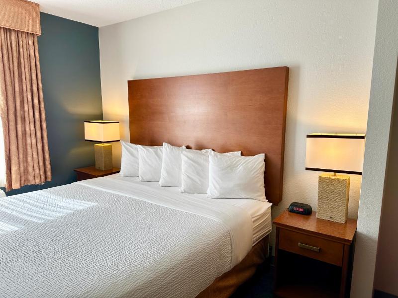 Executive King Suite - Non-Smoking image 4