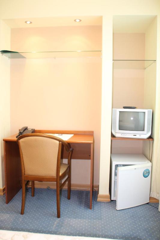 Standard Double Room image 3