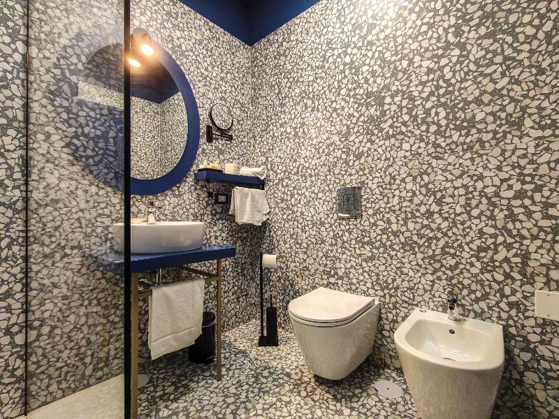 Standard Queen Room image 4