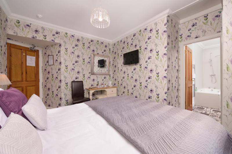 Standard Double Room image 4