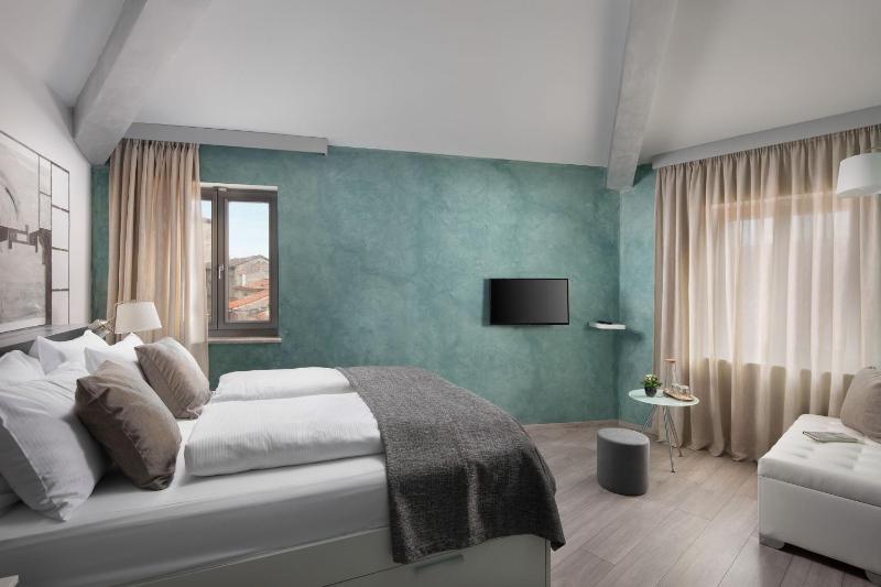 Standard Queen Room image 1