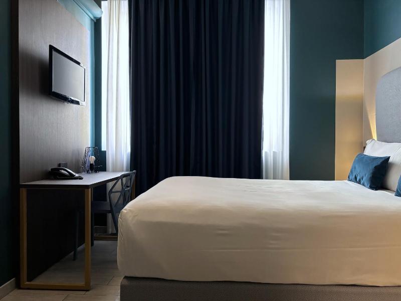  Double Room image 3