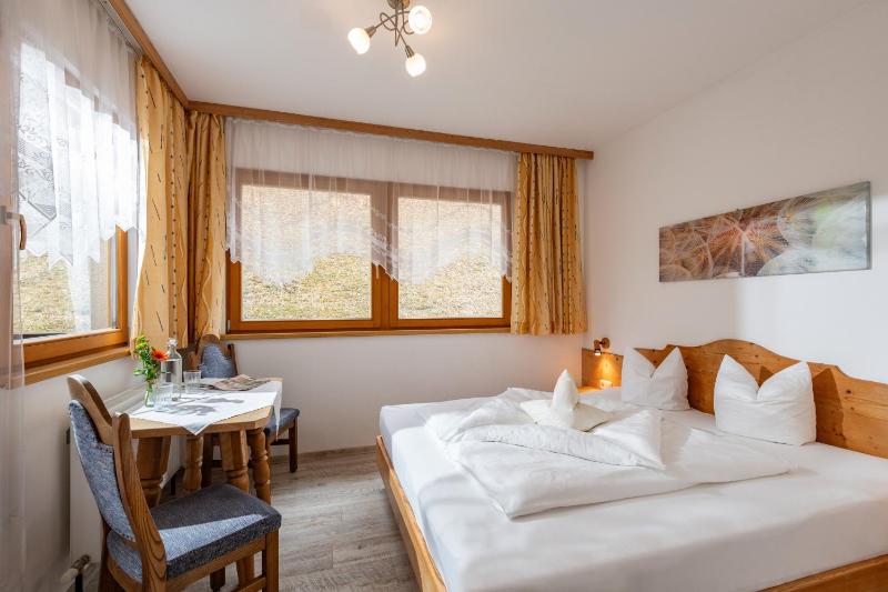 Double Room with Balcony image 1