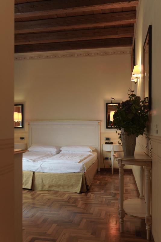 Double or Twin Room with Garden View image 1
