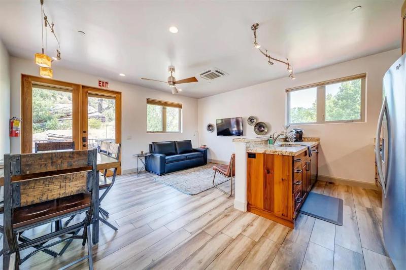 One-Bedroom House image 4