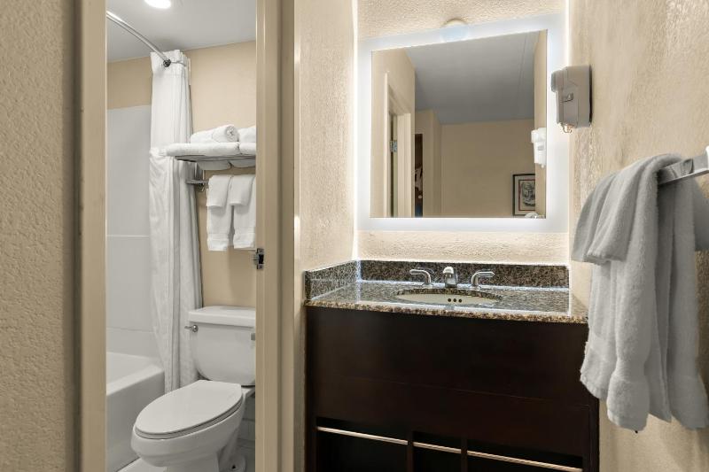 King Room - Non-Smoking image 2