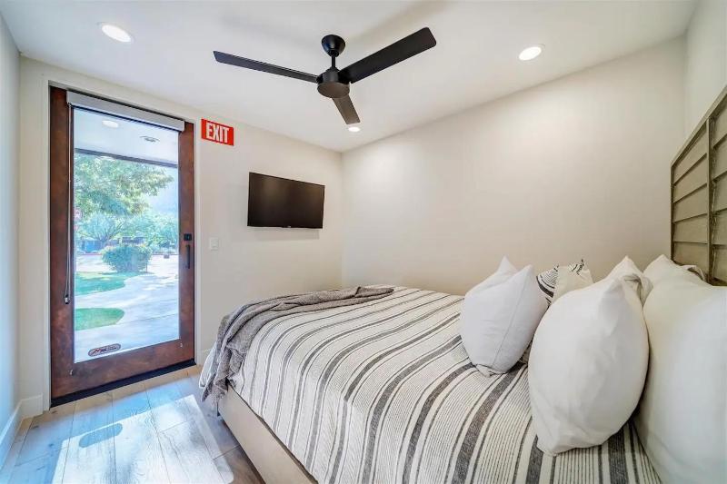 Three-Bedroom House image 4
