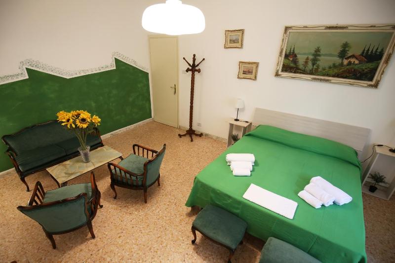 Triple Room with Balcony image 2