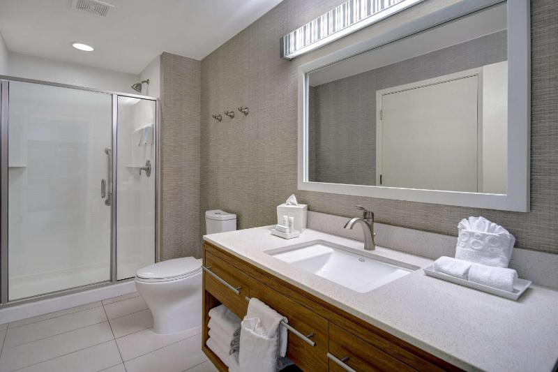 One-Bedroom King Suite - Non-Smoking image 2