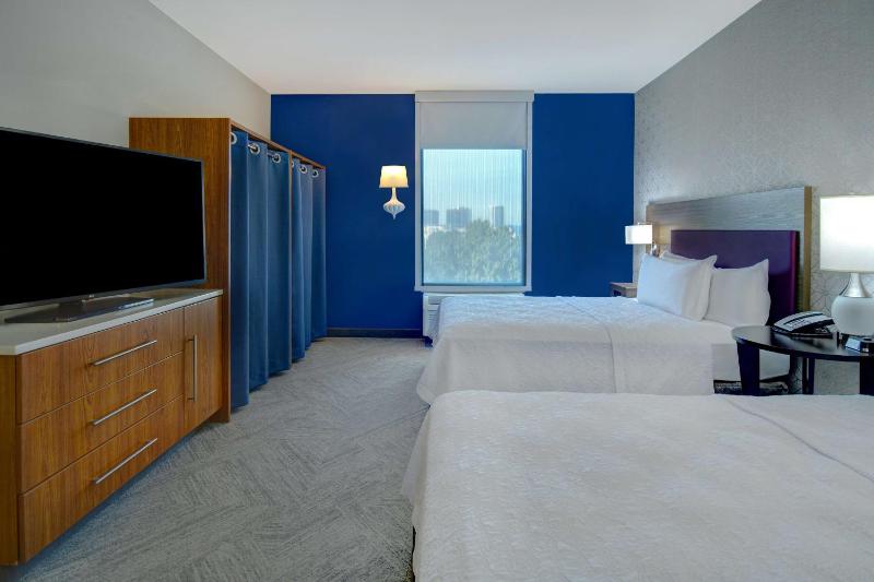 One-Bedroom Queen Suite with Two Queen Beds - Non-Smoking image 4