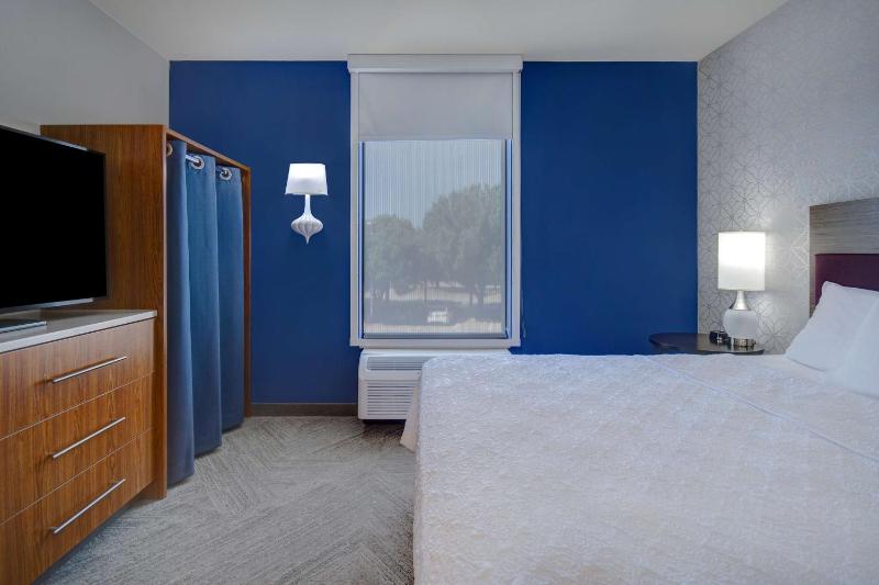 One-Bedroom King Suite - Non-Smoking image 4