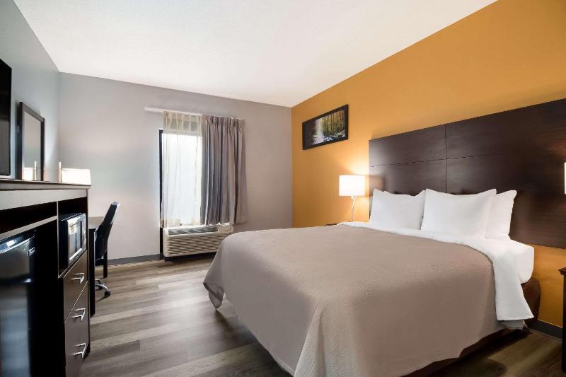 Queen Room - Disability Access image 1
