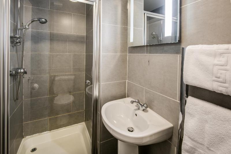 Standard Double Room image 3