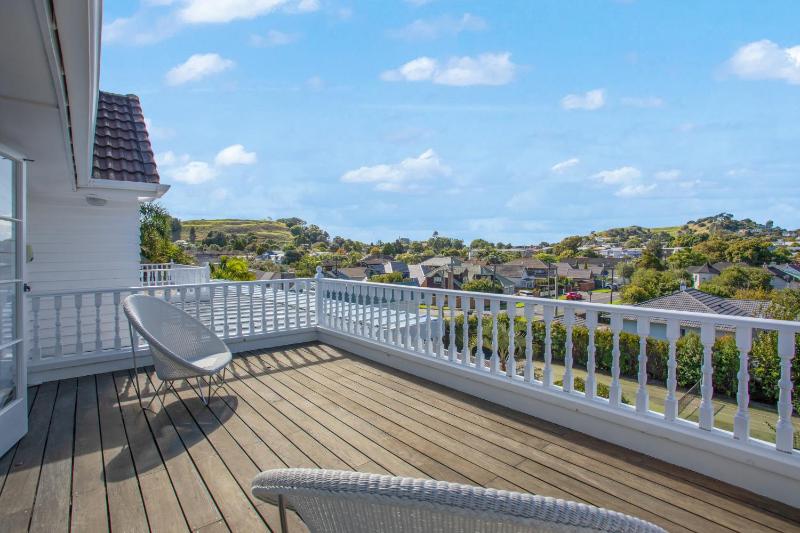 Grande Vista 5Br Manor with Pool & Mt Eden Views - image 7