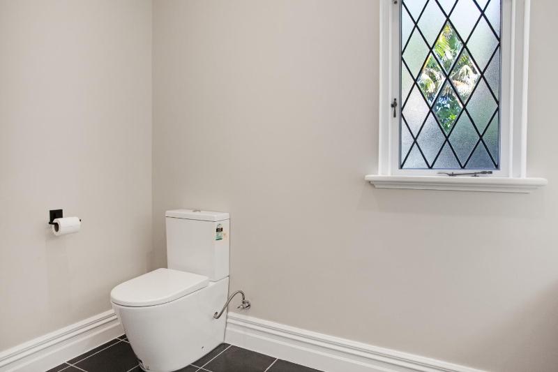 Grande Vista 5Br Manor with Pool & Mt Eden Views - image 11