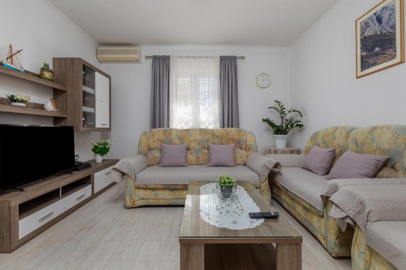 Apartments with parking space Makarska - 21823 - image 7