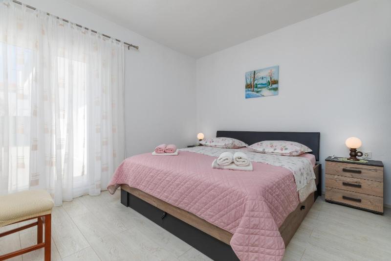 Apartments with parking space Makarska - 21823 - image 1
