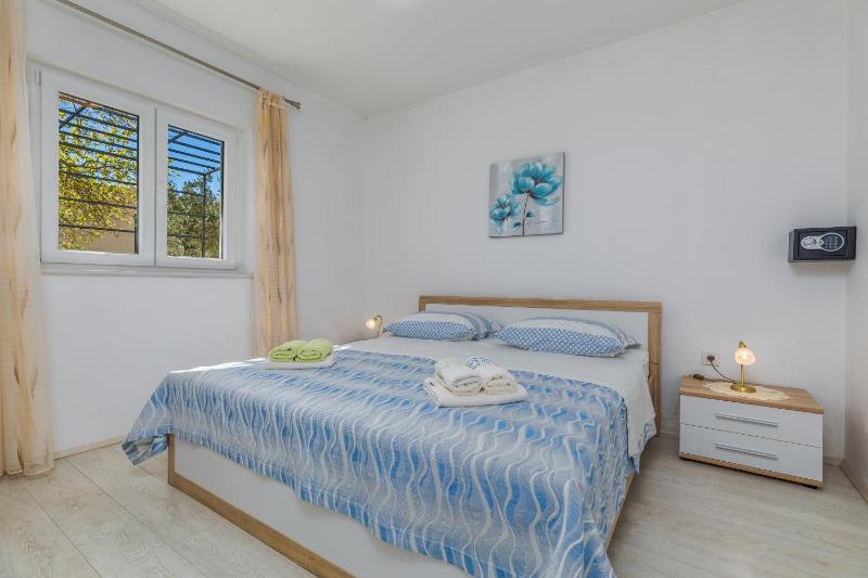 Apartments with parking space Makarska - 21823 - image 2