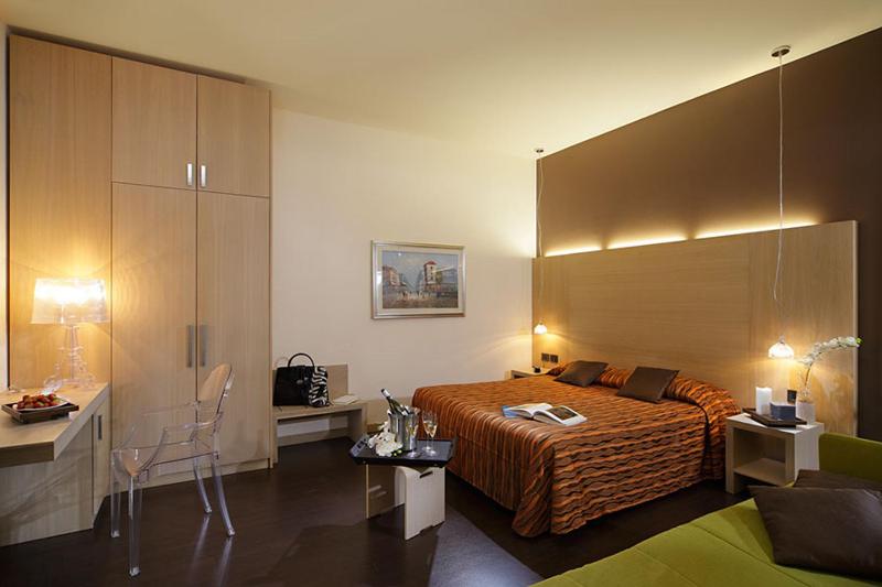 Hotel Paris - image 17
