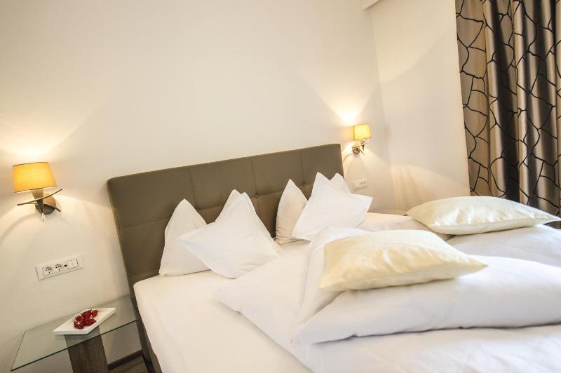 Comfort Double Room with Balcony image 4