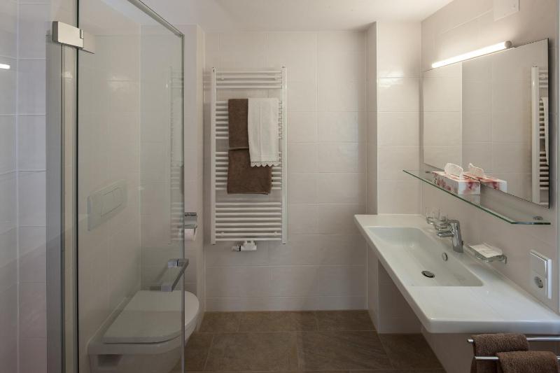 Double Room with Balcony image 3