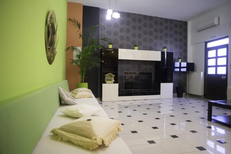 Deluxe Two-Bedroom Apartment image 3