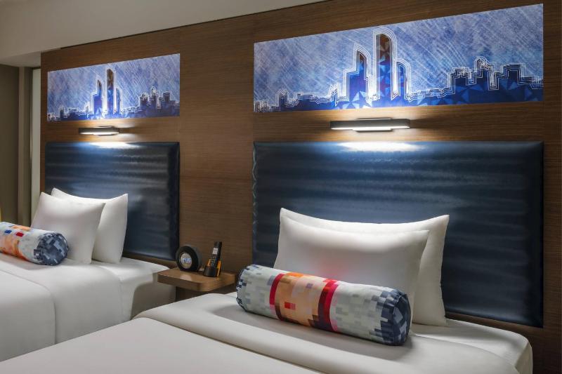 Aloft Room, Guest room, 2 Queen image 4