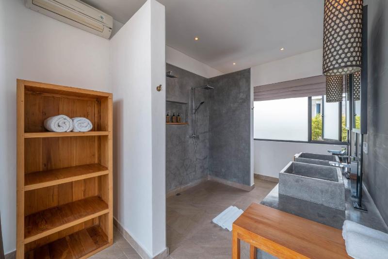 Villa Vida Mira - Elegant 4BR Beachside Villa in Canggu - image 11